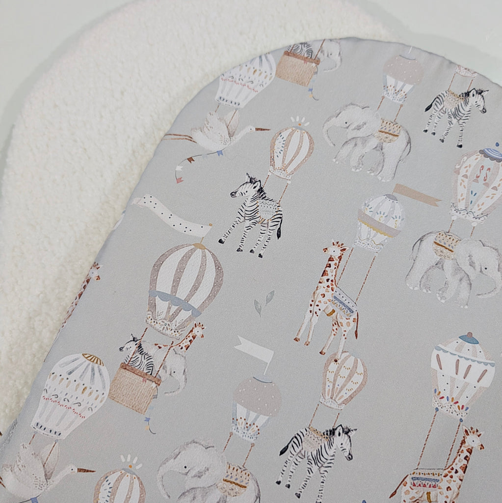 * UPPABABY PRAM BASSINET LINER, FITS ALL UPPABABY BASSINETS. soft grey blue zoo balloon / sherpa fleece